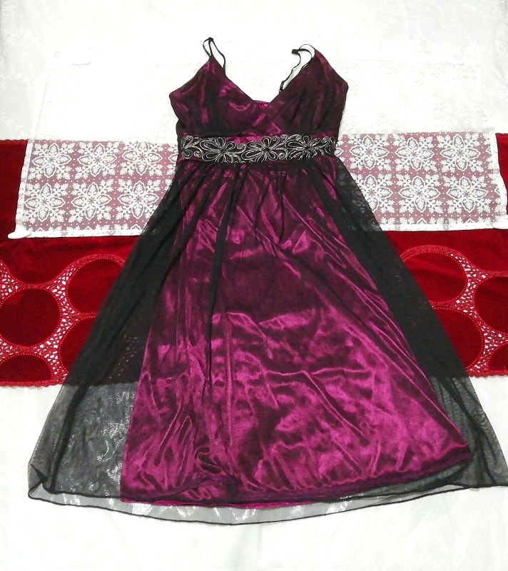 Negligé-Nachthemd, Camisole-Kleid, Babydoll-Kleid aus lila-schwarzer Satinspitze, Knielanger Rock, Größe m